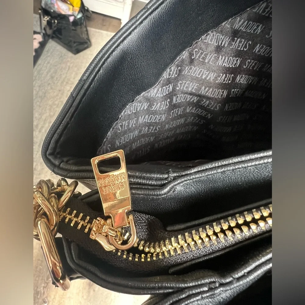 Steve Madden Black Quilted Crossbody Handbag w/ Gold Chain - Picture 8 of 14